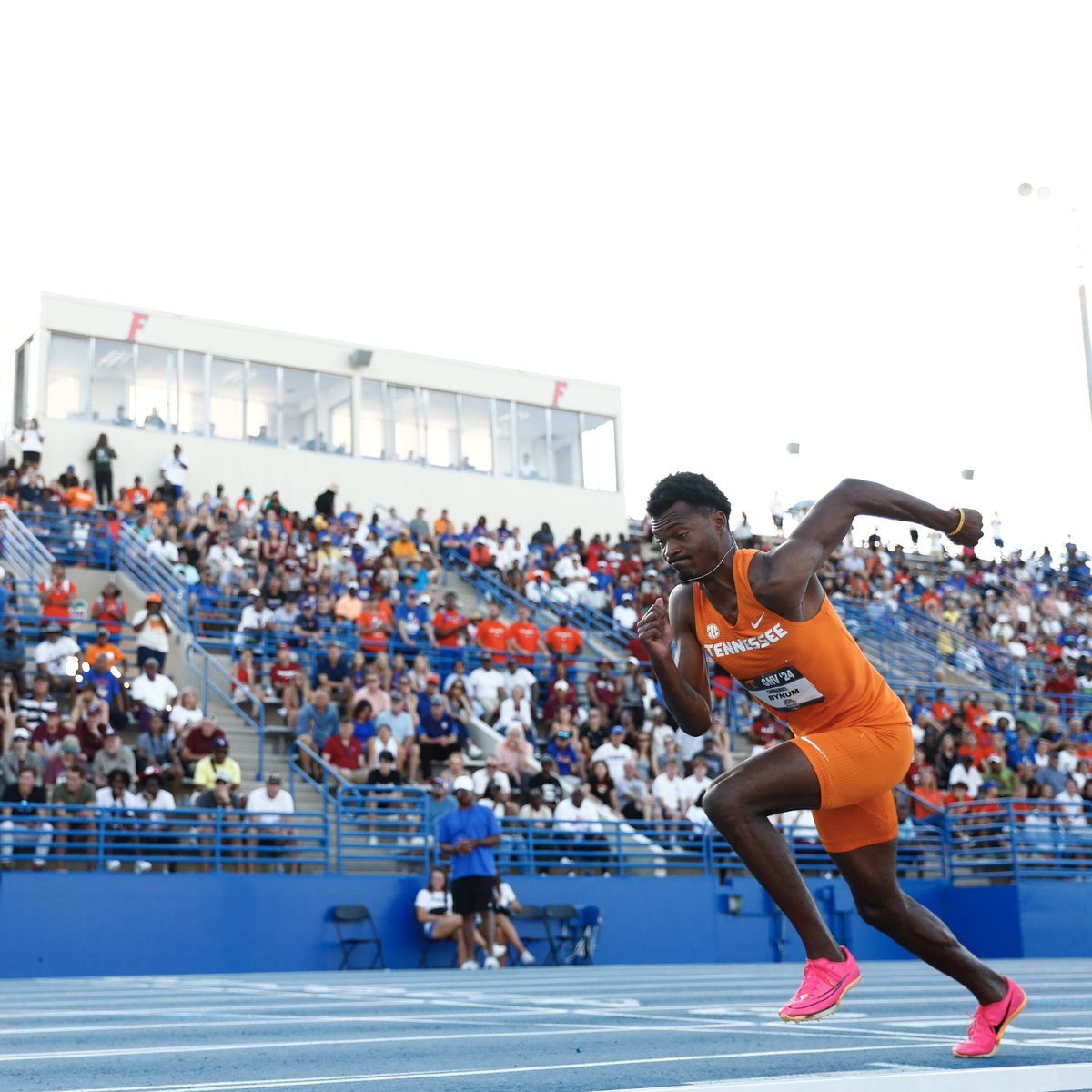 Emmanuel Bynum clocked an outdoor season-best 45.40 in the SEC men’s 400m final, placing 6th overall! #GBO 🍊⏱️