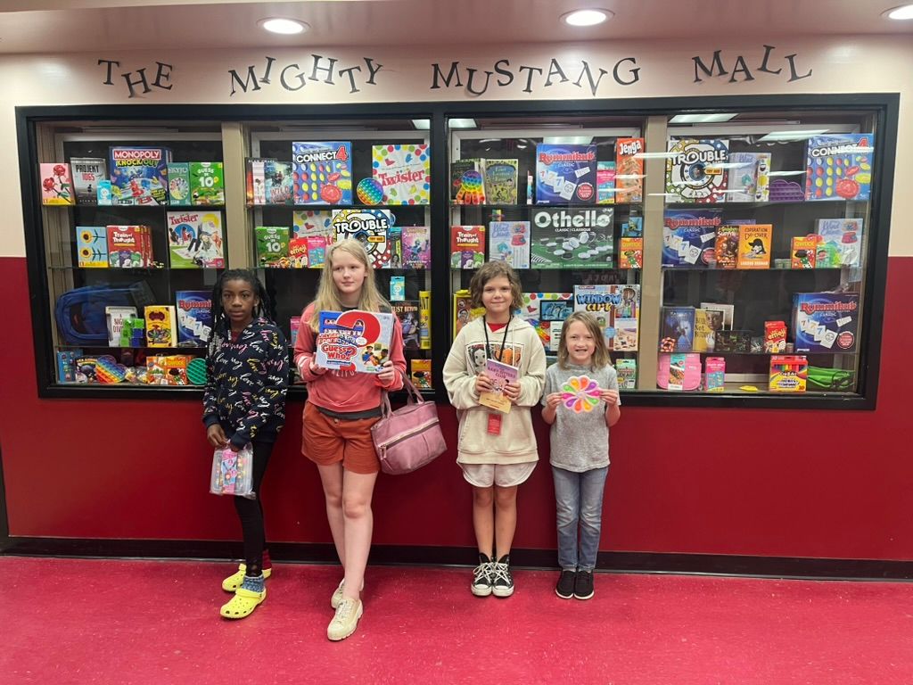 Congratulations to this week's Mustang Mall Shoppers...recognized by their teachers for exemplary behavior and being a good school citizen. #StudentRecognition #SchoolPride