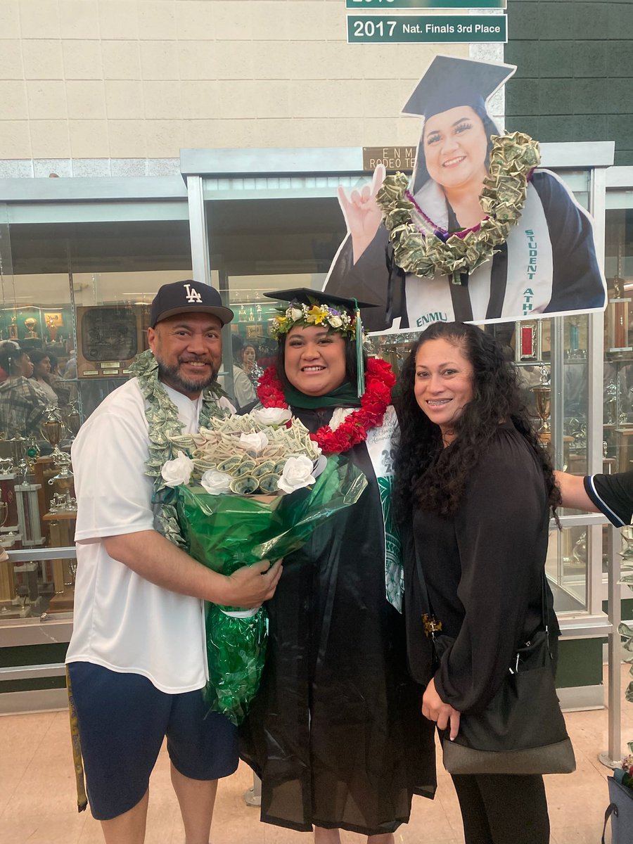 rae_sapiga's tweet photo. eastern alum x2π #mastersgrad https://t.co/4yx2xHuxuY