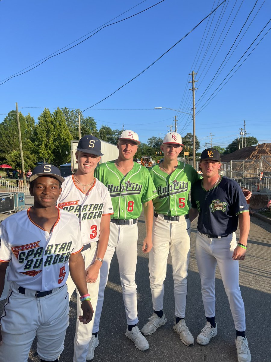 Man what a night <a href="/states_farr/">States Farr</a> and <a href="/TheBabyGoat6/">Elijah Grant</a> got to show new unis off for new <a href="/Spartanburgers_/">Hub City Spartanburgers</a> #DYJ