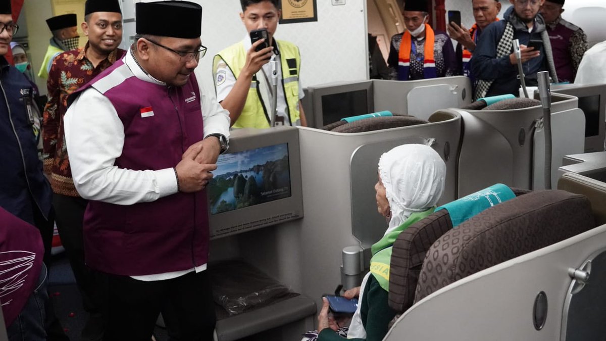 Menteri Agama, Yaqut Cholil Qoumas menghimbau jemaah Calon Haji untuk tetap menjaga kondisi kesehatan fisik karena cuaca di Arab Saudi sangat panas. Hal ini disampaikan Gus Men usai pulang dari tanah suci di Bandara Soekarno Hatta, Cengkareng, pada Minggu (12/5) dini hari. Gus