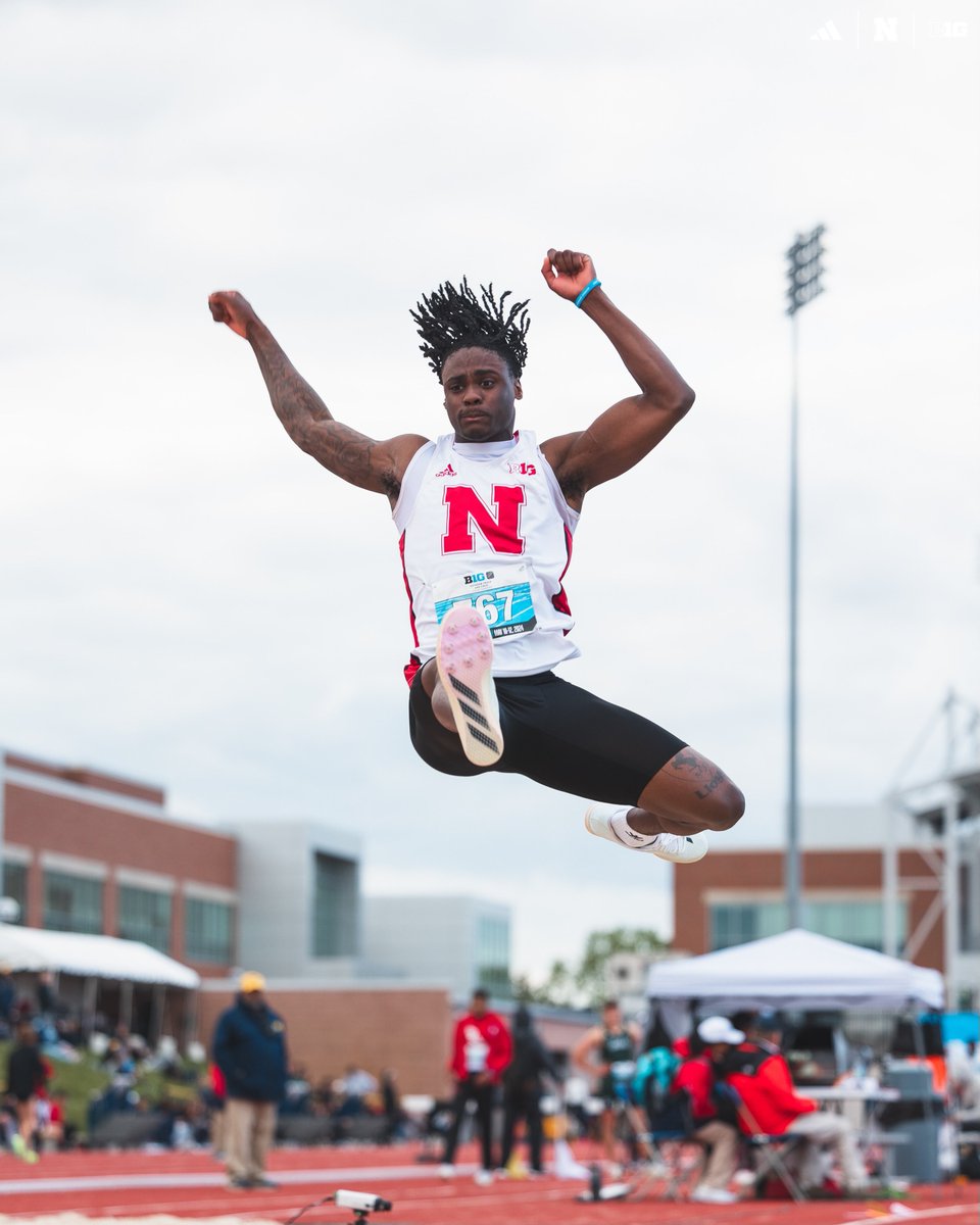 Jaylen 🏎️ Lloyd leaps a big 25-1 3/4 (7.66m) on his final long jump attempt to claim 4th place🤫