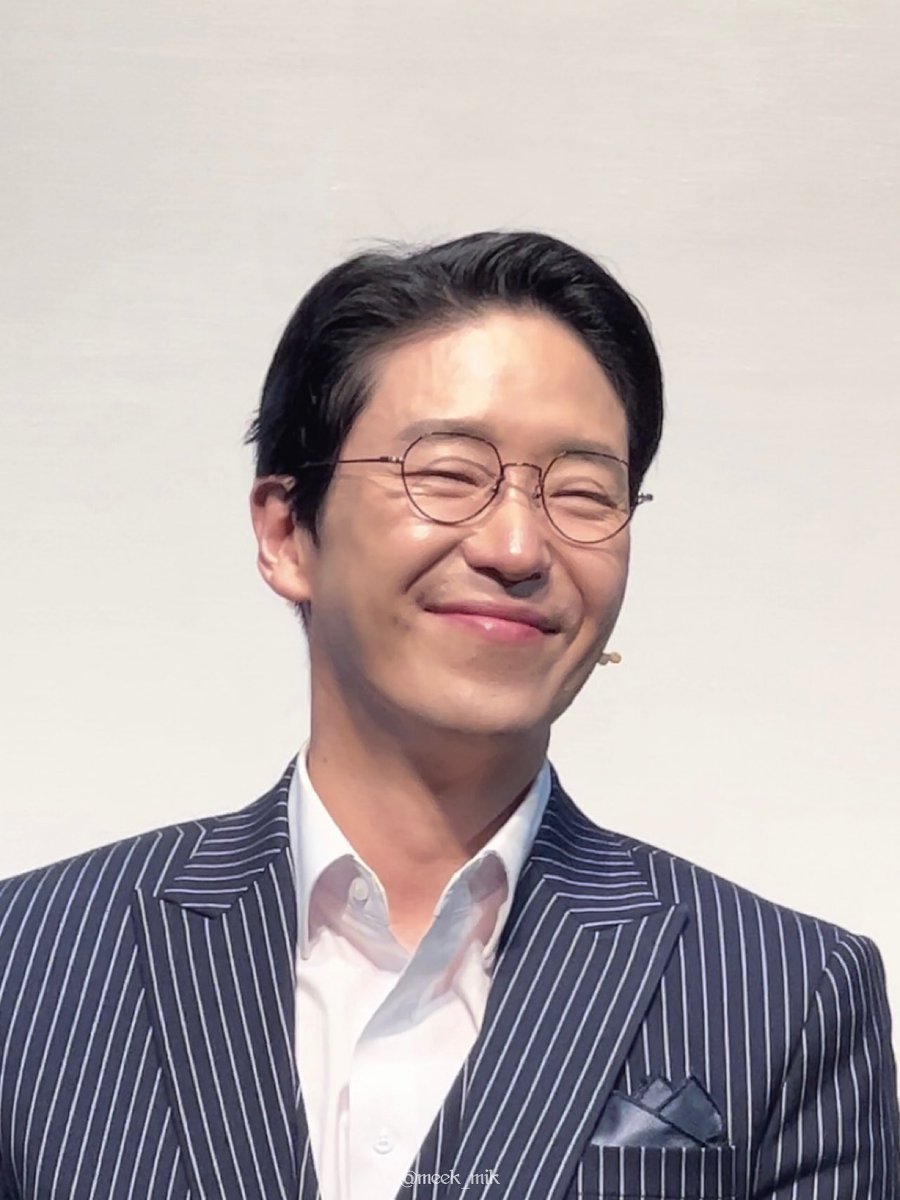 240511 연극 아트 무대인사 #엄기준 
웃는게 예쁜 아저씨 평생 웃게 해줄꼐..........🥹