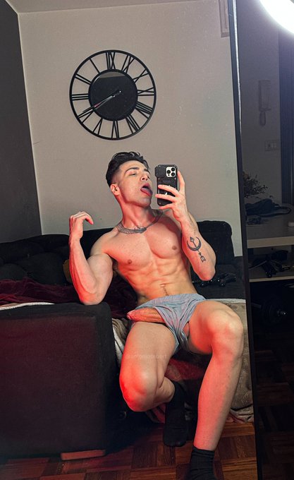 Gym made the horniest mf ?? https://t.co/m4xYqrUARp