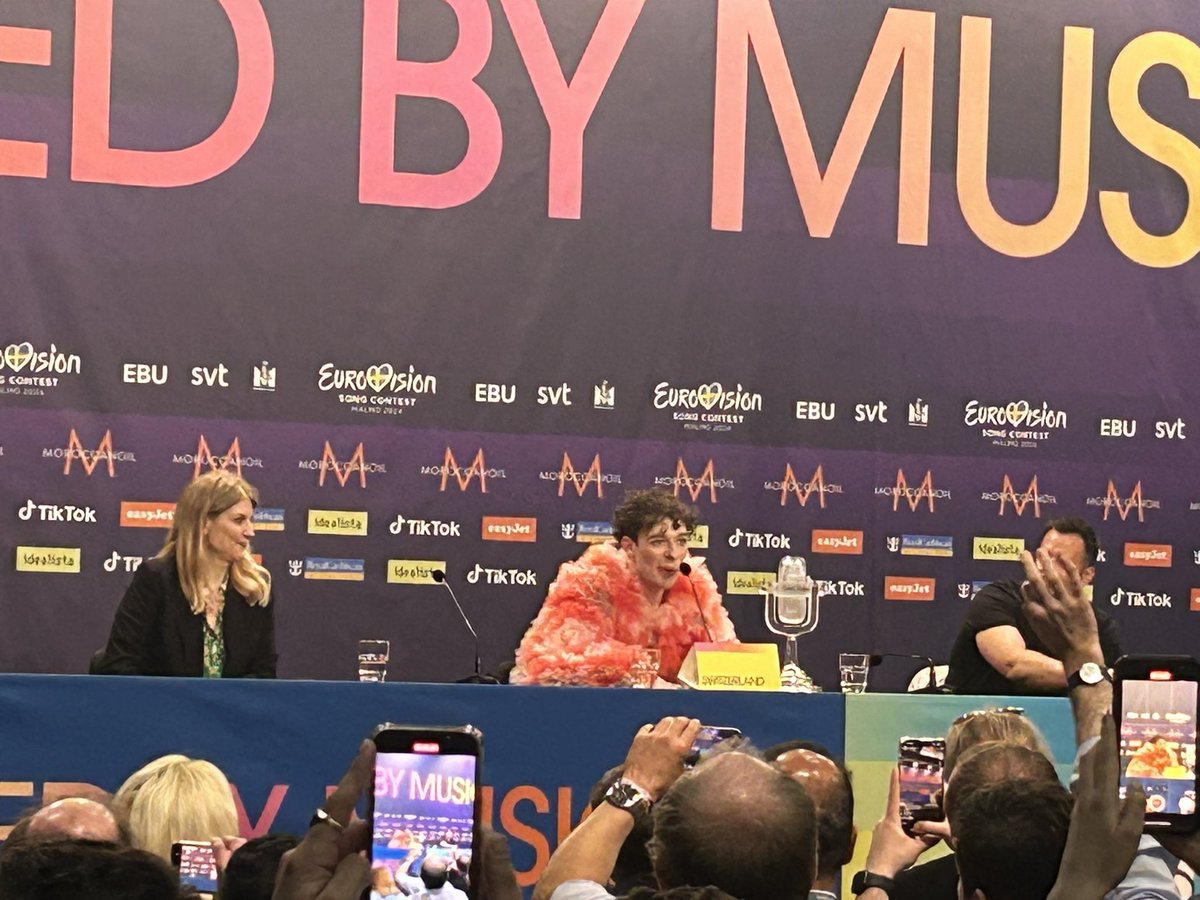 euromovidas's tweet photo. Nemo: "He roto el código, he roto el trofeo… Si mi trofeo se puede arreglar, creo que #Eurovision se puede arreglar también" https://t.co/zQxmN3YHrN