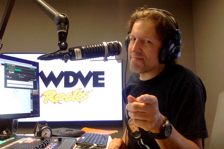 Electric Lunch #Saturday on #DVE! I'm putting YOUR songs on the 102.5 Airwaves. Coming at you LIVE from #Pittsburgh on @DVERADIO Drop yer suggestions right here👇 and I'll get 'em on. #DVE #SaturdayNight!