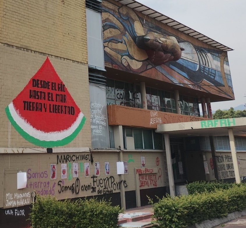 “From the river to the sea, land & liberty” seen at the National Autonomous University of Mexico in Mexico City. 🍉✊🏿❤️🖤🤍💚📸:@NoahOlivaw