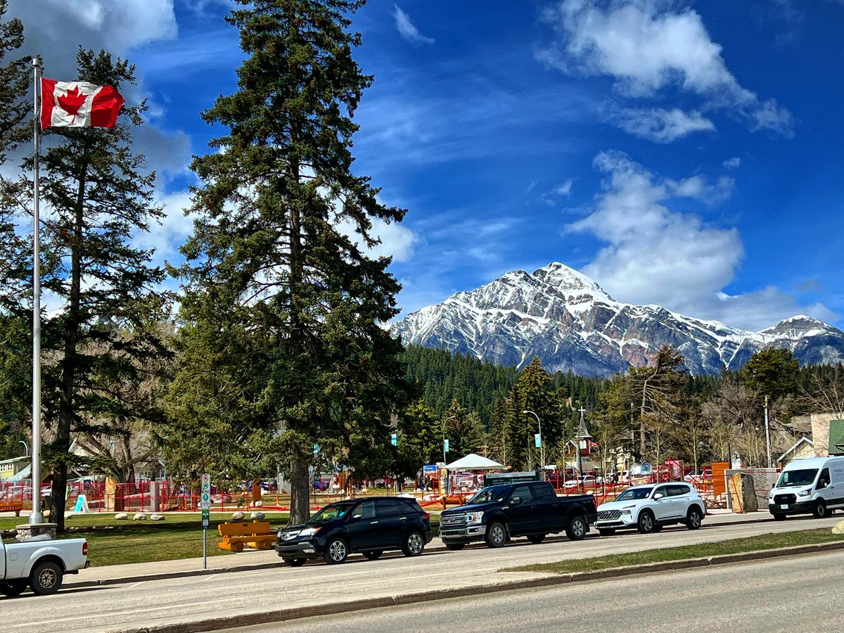 Snow on the Rockies 🏔️ in Jasper during a pitstop as the train 🚂 slowly moves from West to East. ❄️: music.apple.com/ca/album/2-bel… #alberta #rockymountains #jasperalberta