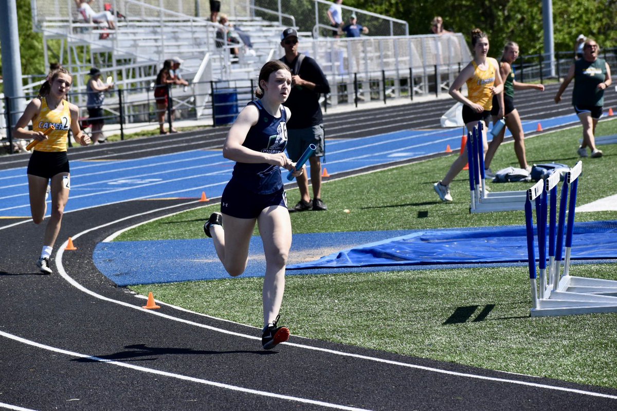 More state qualifiers for the Guardians! What a successful day at Sectionals!!
Johnny Joyce 2nd place in the 3200 with a time of 10:00.71
Elsa Henry 1st in the 3200 12:04.36
Tessa, Leena, Elsa &amp; April 4th in the 4x4 with a new PR of 4:08.88 🙌 #GuardUp
