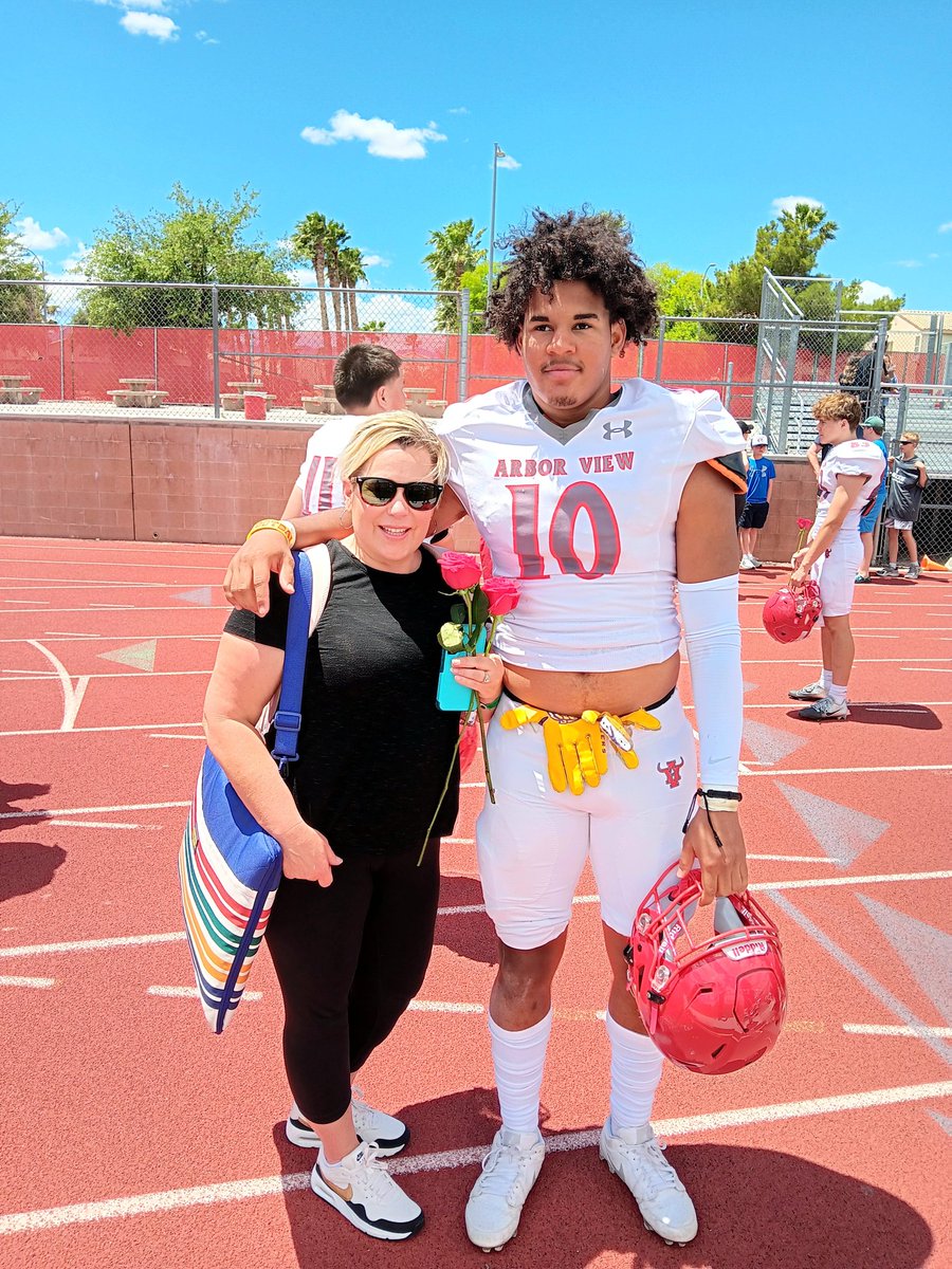 Spring Game and Mother's Day Weekend; nothing gets betta than that 😎✌🏾 Great Job @imbrayy10 and @jrock170 aka Wife, Mom, Boss 👑 🙏🏾💕💯 @aggiefootball05 @DumboJaden @CoachG_FC @M_Gaines_06 #BreakoutYear 🔥🔥🔥 @247Sports @Rivals @MaxPreps @nevadapreps @PrepRedzoneNV @702HSFB
