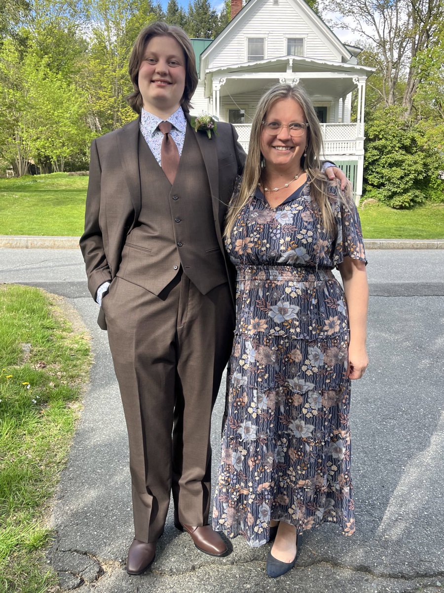 @NHDems Convention to Senior Prom! What a day for me and Z!! 🤩💙🕺🏼 #nhpolitics