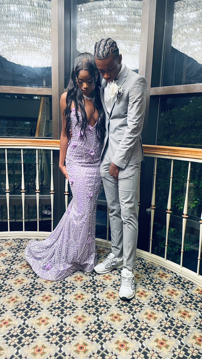 imanmarieee1's tweet image. Who yall know ???? Inna light purple ???