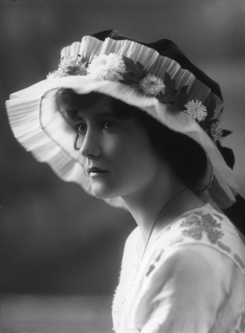 Portrait of English actress Unity More. Photographed by Bassano, 1913.