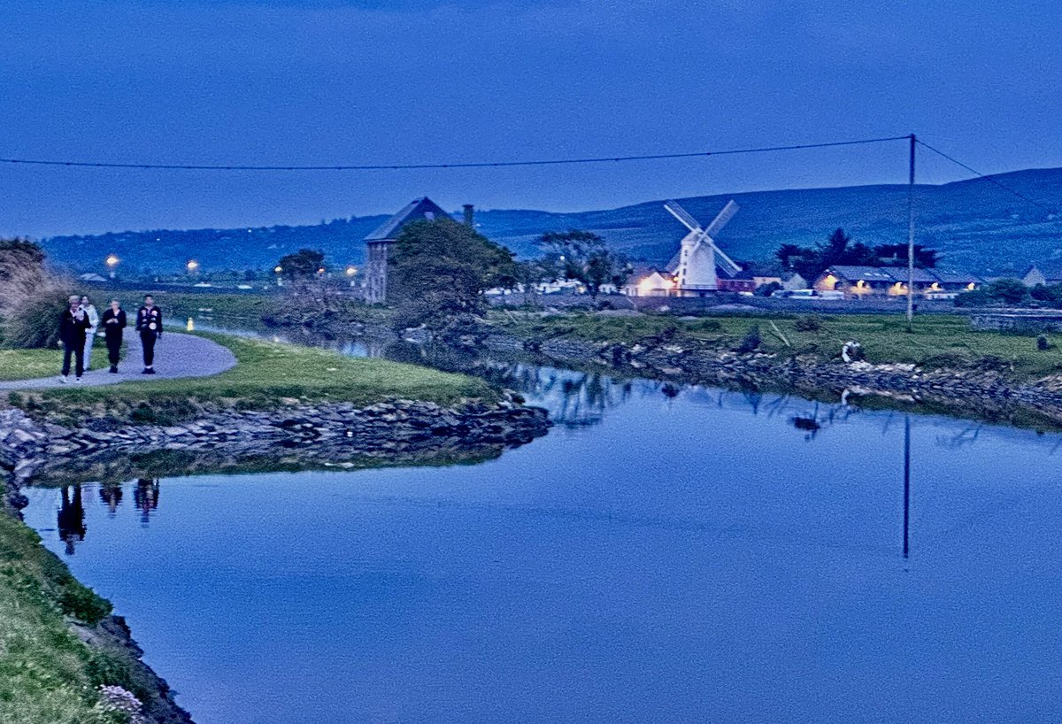 No #NorthernLights tonight, but there was definitely something different in the air, don’t know how to describe it other than there was a very different kind of #vibe and a different shade of #blue! Any suggestions of what it was is welcomed #tralee #lovetralee #thekingdom