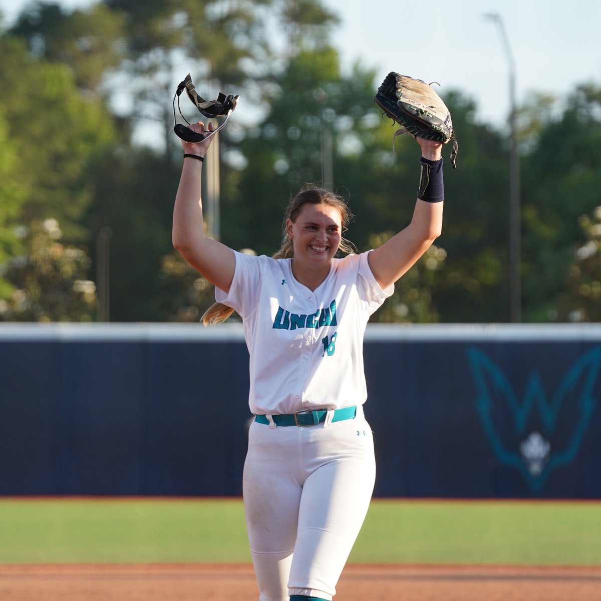 FloCollege | Softball (@flocollegesb) on Twitter photo MAY MADNESS AT BOSEMAN โผ๏ธ
UNCW gets three runs in the seventh and Kara Hammock and the Seahawks defense showed out to seal the CAA Softball Championship victory!
#CAAsoftball | <a href="/UNCWsoftball/">UNCW Softball</a> MAY MADNESS AT BOSEMAN โผ๏ธ
UNCW gets three runs in the seventh and Kara Hammock and the Seahawks defense showed out to seal the CAA Softball Championship victory!
#CAAsoftball | <a href="/UNCWsoftball/">UNCW Softball</a>