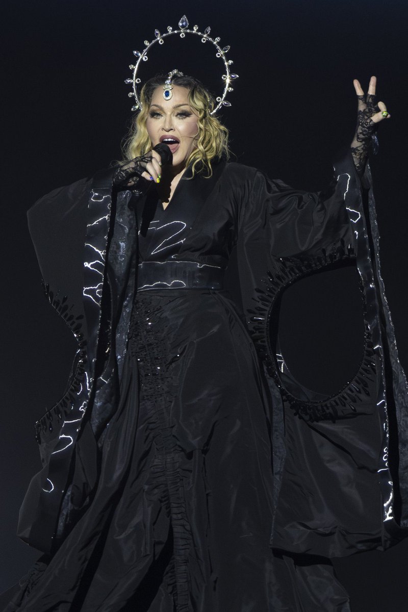 Hoje faz uma semana que a Madonna fez o show histórico no Rio de Janeiro. Saudades 😔