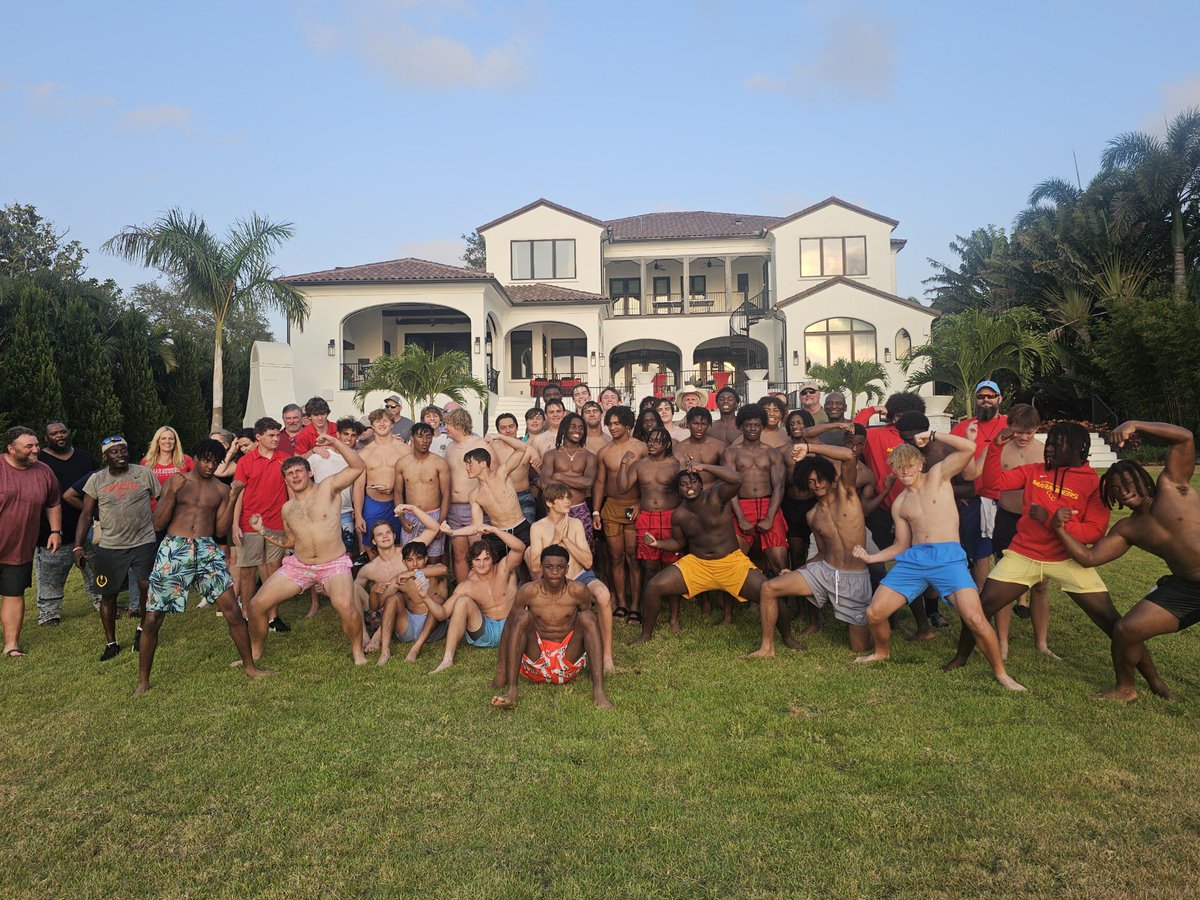 Big shoutout to the Sherman Family for hosting the CCC Marauder Football (@CCCMaraudersFB)team this last night. Your hospitality made for an unforgettable evening. Together, we’re not just a team, we’re a family, building something special brick by brick. #TeamOverMe #IAmWilling