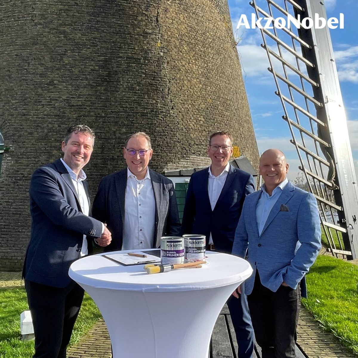 Visitors to @KinderdijkMills in the Netherlands can look forward to a picture-perfect view, thanks to the windmills we’re protecting with our Sikkens brand. Through our partnership with the UNESCO site, we’re preserving the iconic buildings and restoring their original colors.