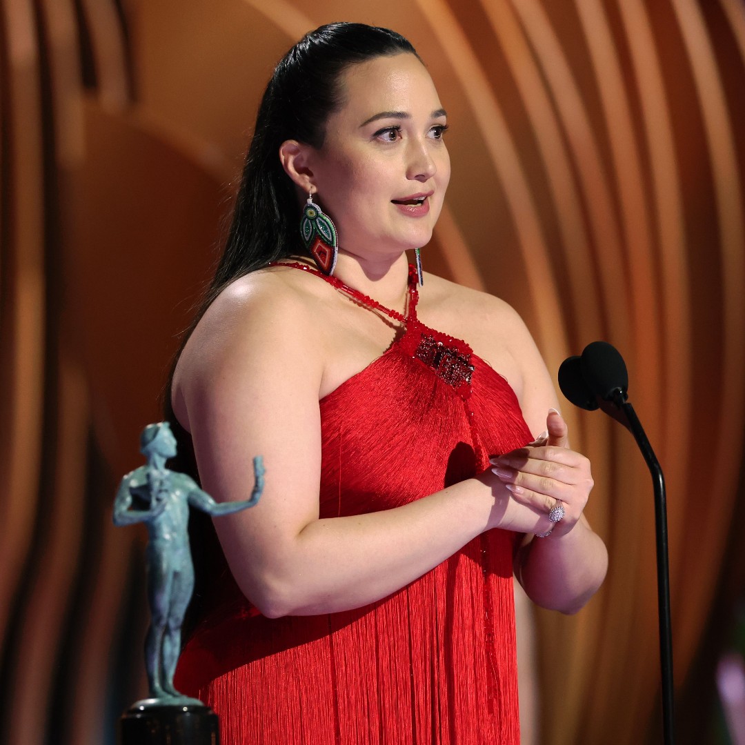 sagaftra's tweet image. 🌟 Let's celebrate our cover star @lily_gladstone shining moments! From her historic @SAGawards win to what's next in her blooming career, get all the scoop in the latest issue of the SAG-AFTRA magazine. 🏆 Check it out now: digital.copcomm.com/i/1520149-spri… #LilyGladstone