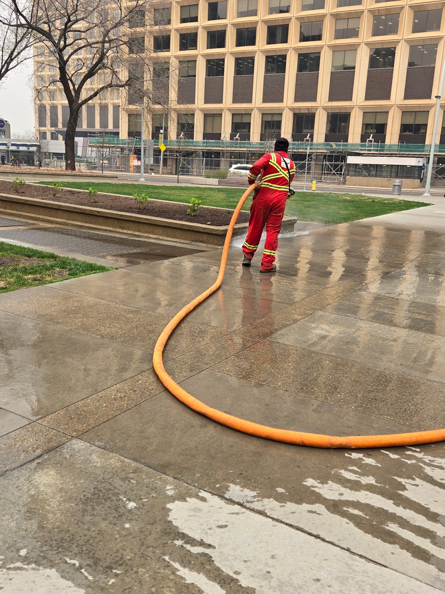 Big shoutout to Rebel Heart for getting the pavement ready for tomorrow's chalk event downtown for @Rendez_VousCAN ! Special thanks to Manthan for coming this morning to help clean up. The sidewalks await their transformation happening tomorrow! 

kaleidofest.ca