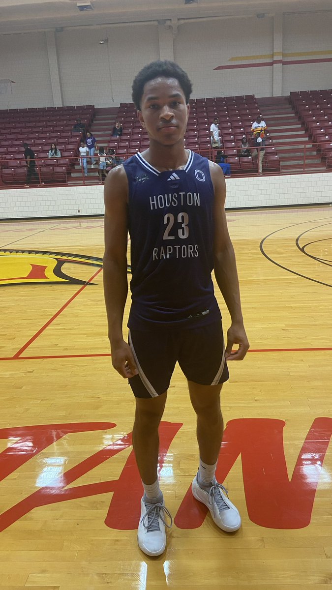 Bellaire HS ‘PG Kholman Dutton averaged 16 points and 4 assists in two wins for the <a href="/_Houstonraptors/">Benjamin 17u/Extra 👀</a> vs Houston Defenders &amp; Team Temple today. <a href="/ExposureOtr/">OTRExposure</a> #KingOfSpring👑