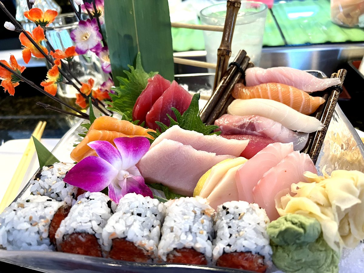 Tonight’s sushi, sashimi combo heaven on a plate. #SUSHI #sashimi #japanese #FoodForThought #Foodie