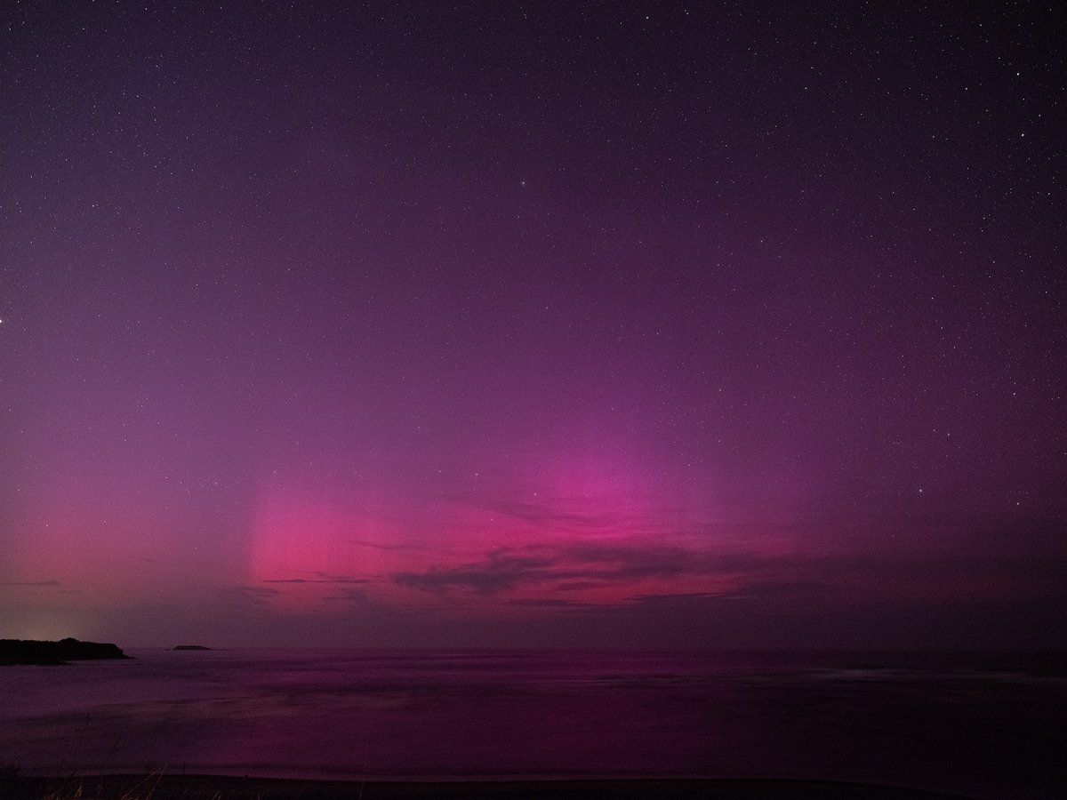 オホーツク海岸　雄武町音標（N44.687）にて2024/5/11 19：48～22:28（海霧が出て終了）20”の露出を繰り返しました。肉眼でもぼやっとした赤い光と黄道光のような縦方向に伸びた光を確認することができて感動しました！取り急ぎ速報まで。

#オーロラシチズン
#aurora
#Auroraborealis