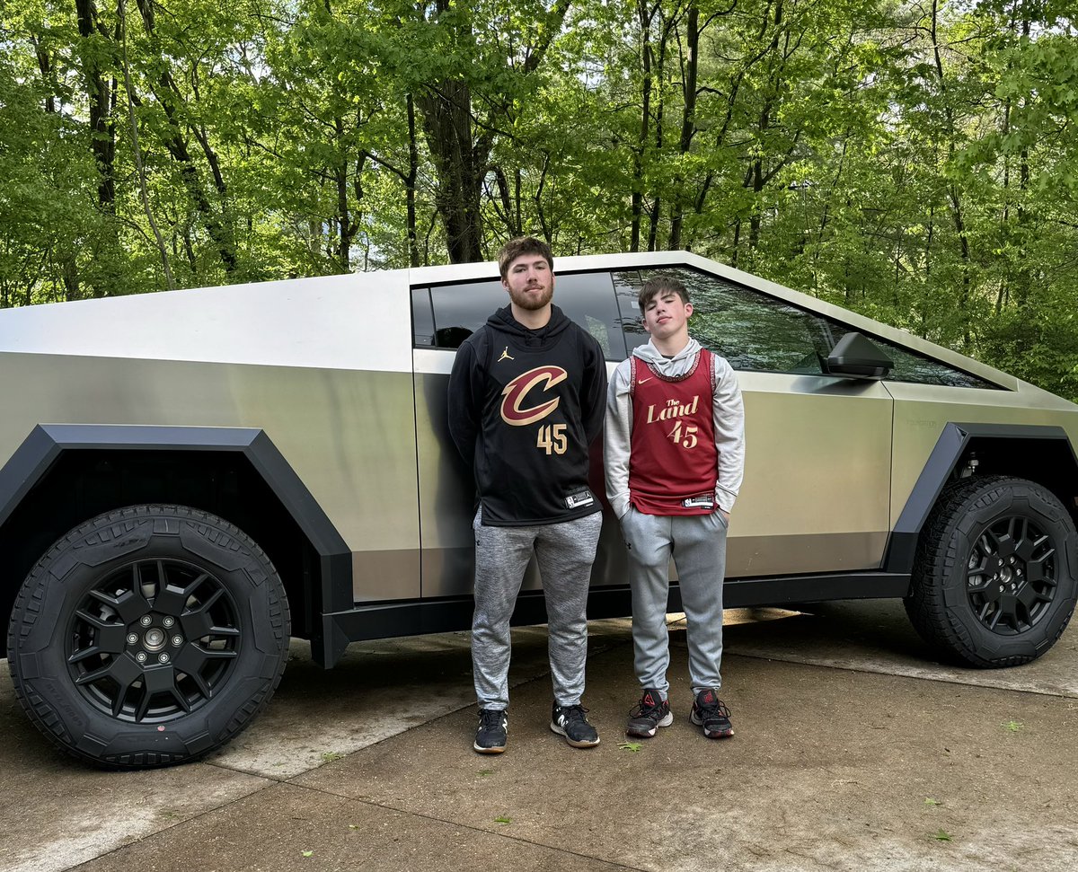 Back from the future to watch Cavs win game 3. #letemknow
<a href="/elonmusk/">Elon Musk</a>