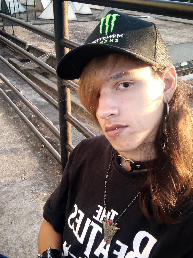 batyuri's tweet photo. Mais um rolezin de sábado no Shopping Tucuruvi, mas dessa vez com meu miguxo Leo #miguxo #rolecomosmiguxos #shoppingtucuruvi #roles #rolezin #rolezemo #roledesabado #sabado #sabadou #sabademo #teen #teenager #teenlife #batyuriplays #emo #emocore #emoteen #emocute #emobr #emolife https://t.co/b0biXIPJ8C