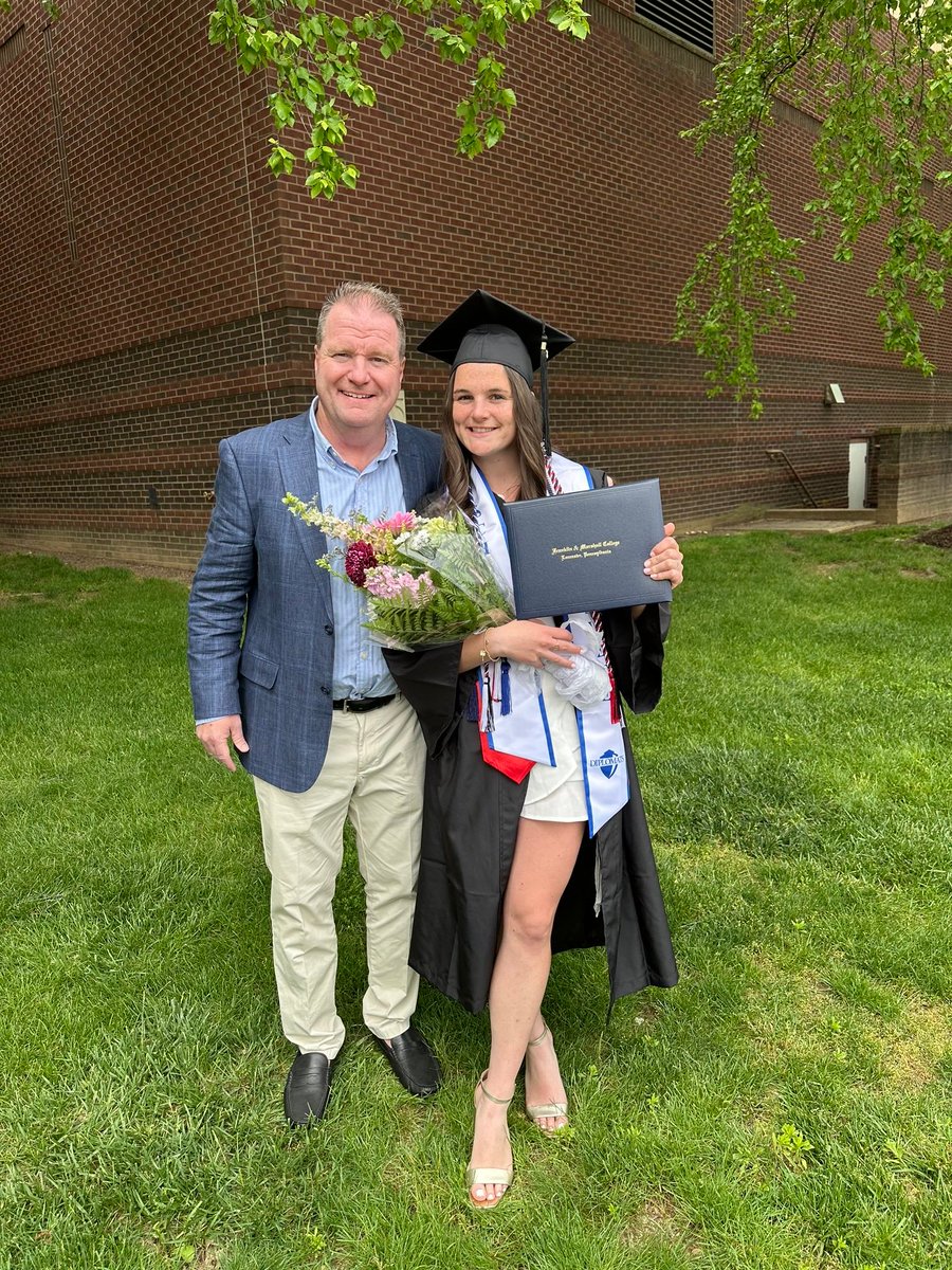 Amazing day celebrating Molly’s graduation from ⁦@FandMCollege⁩ ! Magna cum laude, captain of ⁦@fandmFH⁩ and, most important, a loving and caring young woman. So proud of you Molly! (And also happy not to pay tuition any more 🤷‍♂️)