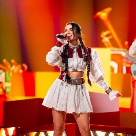 Singing in your native language, no fireworks, no smoke, no crazy camerashots, no choreo, just a woman having fun being on stage and performing for only 2 minutes and 30 minutes and ending 8th place. I’m so proud of Ladaniva, they deserve this all🇦🇲🧡 #Eurovision2024 #Armenia