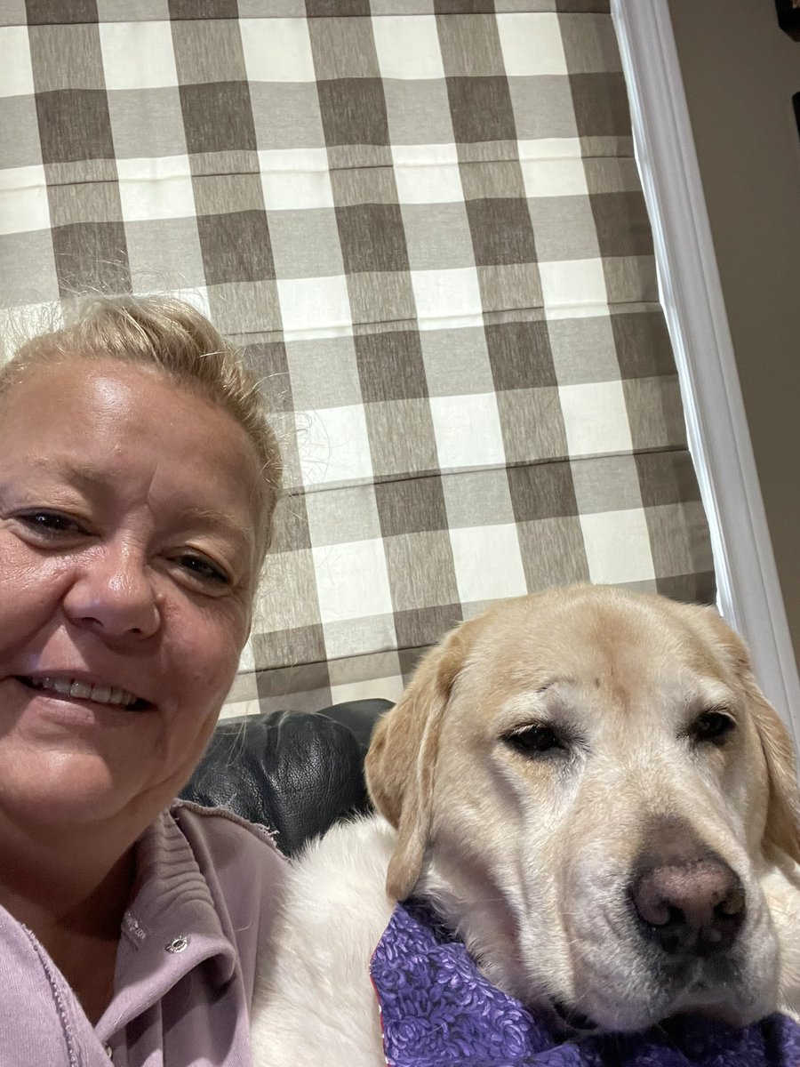 Happy #NationalDogMomDay  to all our friends FurMom’s 🥰. And especially to my Mom, who I love so much. We hope you all had a wonderful day 🥰. Mom is always behind the camera but we posed together today 🥰.
#dogsoftwitter