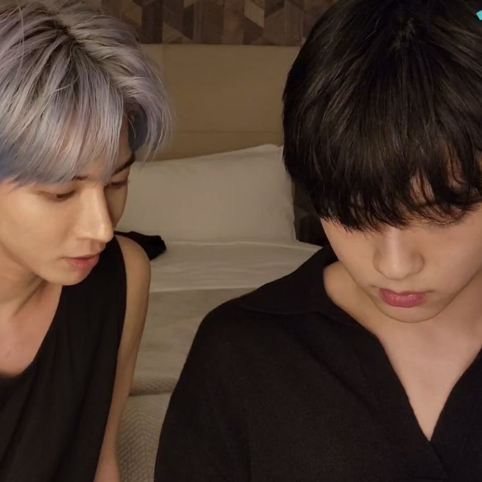 dayysoob's tweet image. #taebin au || exposed life 🔞

En su viaje a Europa, sb y th deciden despegarse del grupo para retomar algunos temas pendientes que dejaron en Corea, tiempo después Dispatch publica una foto reveladora haciendo que sus asuntos se vean afectados