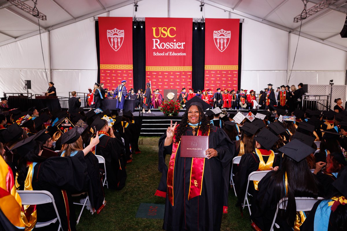 Congratulations to all USC Rossier master's graduates on your achievement! 🎓Keep fighting on! ❤️💛 More photos next week! #USCGrad #USCRossierGrad #RossierClass24