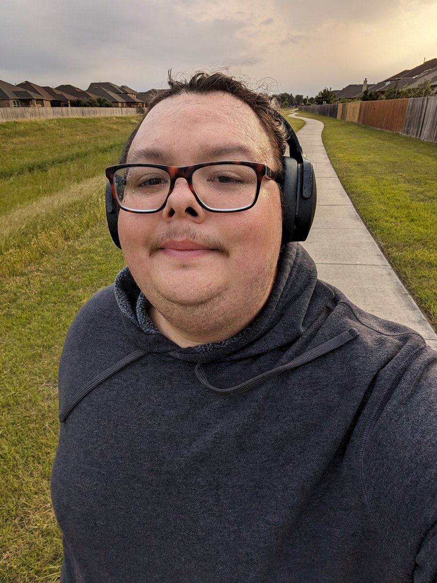 Day 75 of 100 ☑️ 
Record mile time for me not by much but a new record anyways 😁
I'm going to enjoy my weekend now 
Y'all have a goodnight ✌🏽
#weightlossjourney #healthscape #100daysofwalking