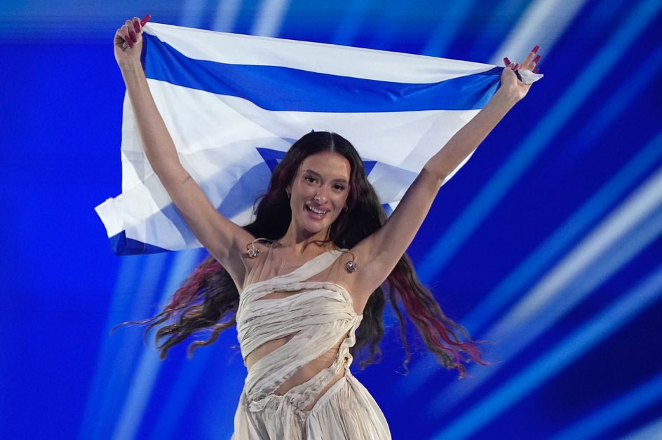 HISTÓRICO: Israel arrasó en el voto popular en la final de Eurovision. Emocionante lo de Eden Golan. Salió primero en: España 🇪🇸 San Marino 🇸🇲 Suecia 🇸🇪 Portugal 🇵🇹 Países Bajos 🇳🇱 Luxemburgo 🇱🇺 Italia 🇮🇹 UK 🇬🇧 Finlandia 🇫🇮 España 🇪🇸 Suiza 🇨🇭 Australia 🇦🇺 Global 🌎