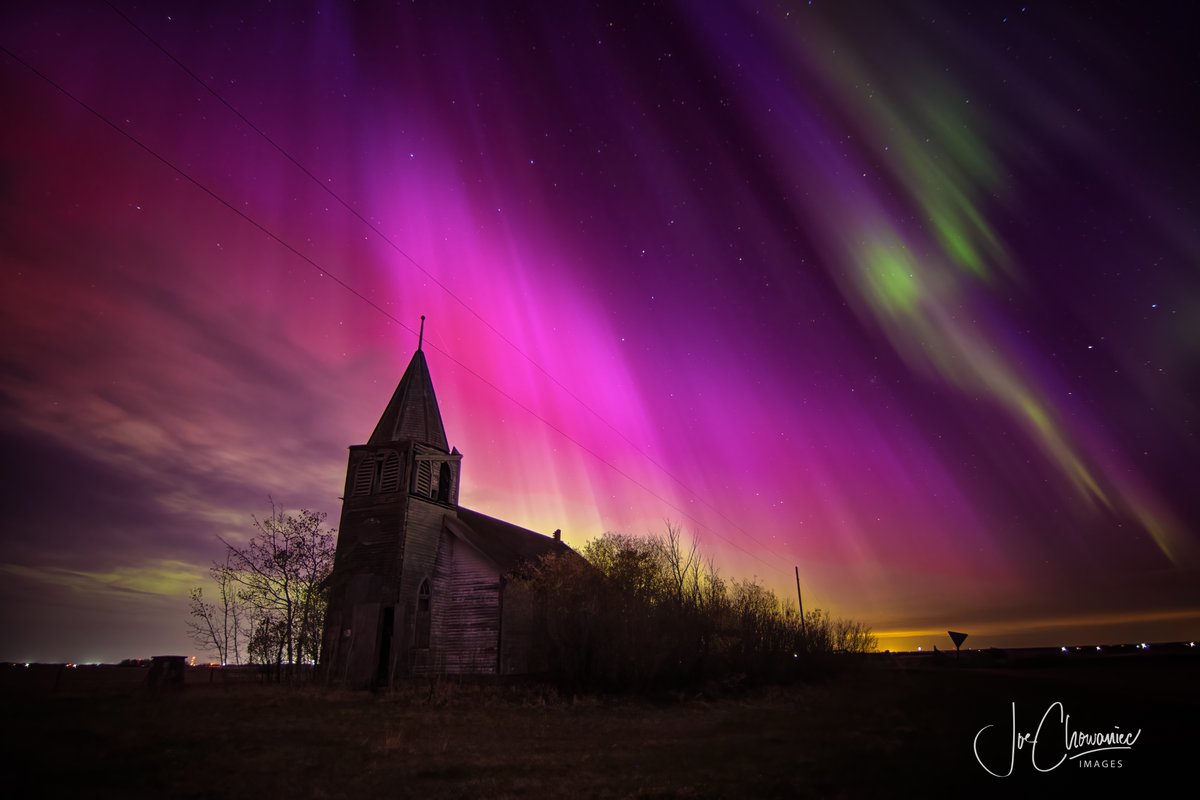 JoeisCranky's tweet image. Abandoned Church under the Northern Lights . East of #yeg) Brush Hill Reformed Church is now 108 years old and still standing.  Church was built by German-Russian immigrants.  #abandoned #alberta #history #explore #canon #AuroraBorealis #aurora #space #northernlights