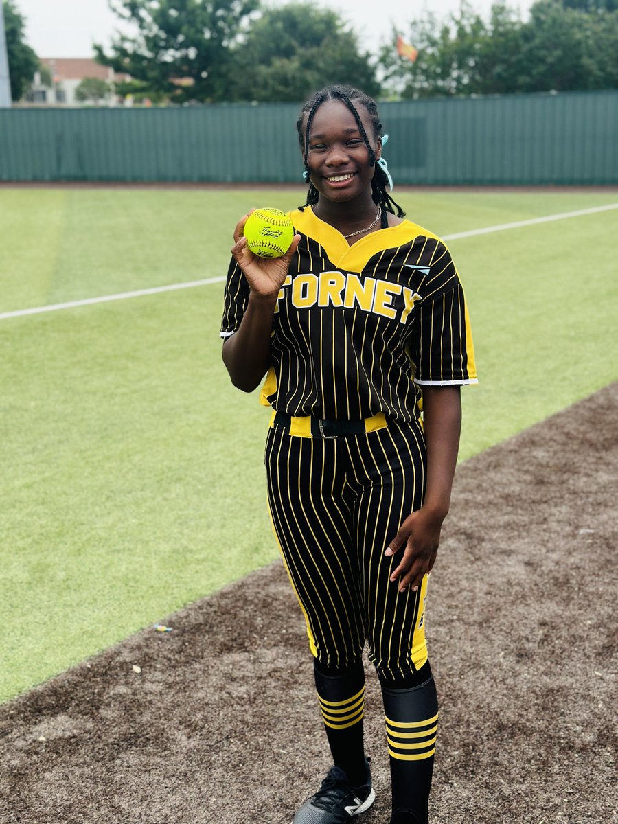 DomianaEnglish's tweet image. Super excited to be moving on to the 4th round. Another 💣 to take the lead. Let’s go Jackrabbits‼️ #DomBomb @Forneysoftball @Play4Em @ForneyRecruits @TexasGloryGold @TexasGlory @Reed__Robbins @cedricc07734293