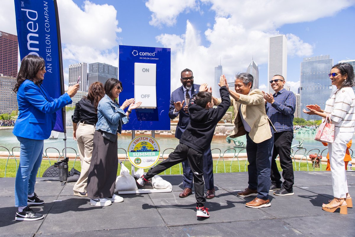 GQenergy's tweet photo. We all know that summer in #Chicago doesn’t “truly” start until the water is flowing through @BuckinghamFntn. That moment happened today with @ComEd and @ChicagoParks’ #SwitchOnSummer with @CHICAGO_ROSA and @ChicagosMayor. TY to @RayCortopassi of @WGNNews https://t.co/lAqVeDgRsE