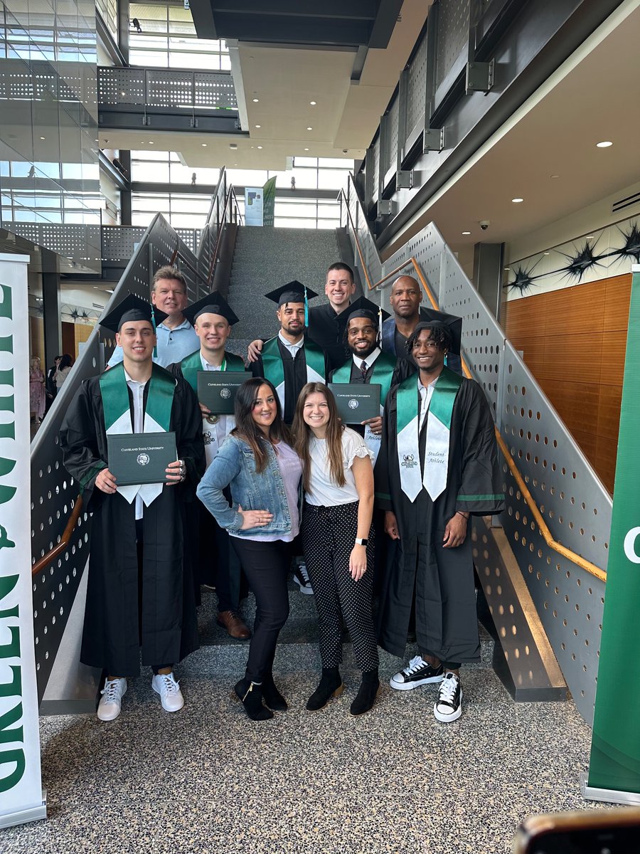 Congratulations to our seniors their graduation day! Your dedication both on and off the court has been outstanding! Can’t wait to see what the future holds for this group. Once a Vike, Always a Vike! 🎓🏀

#HEART  #GoVIKES