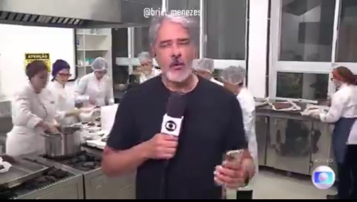 valdeircn's tweet photo. Bonner apresentando jornal dentro de uma cozinha !! É masterchef é? Kkkkkkkkk https://t.co/PHGkp7jwv0