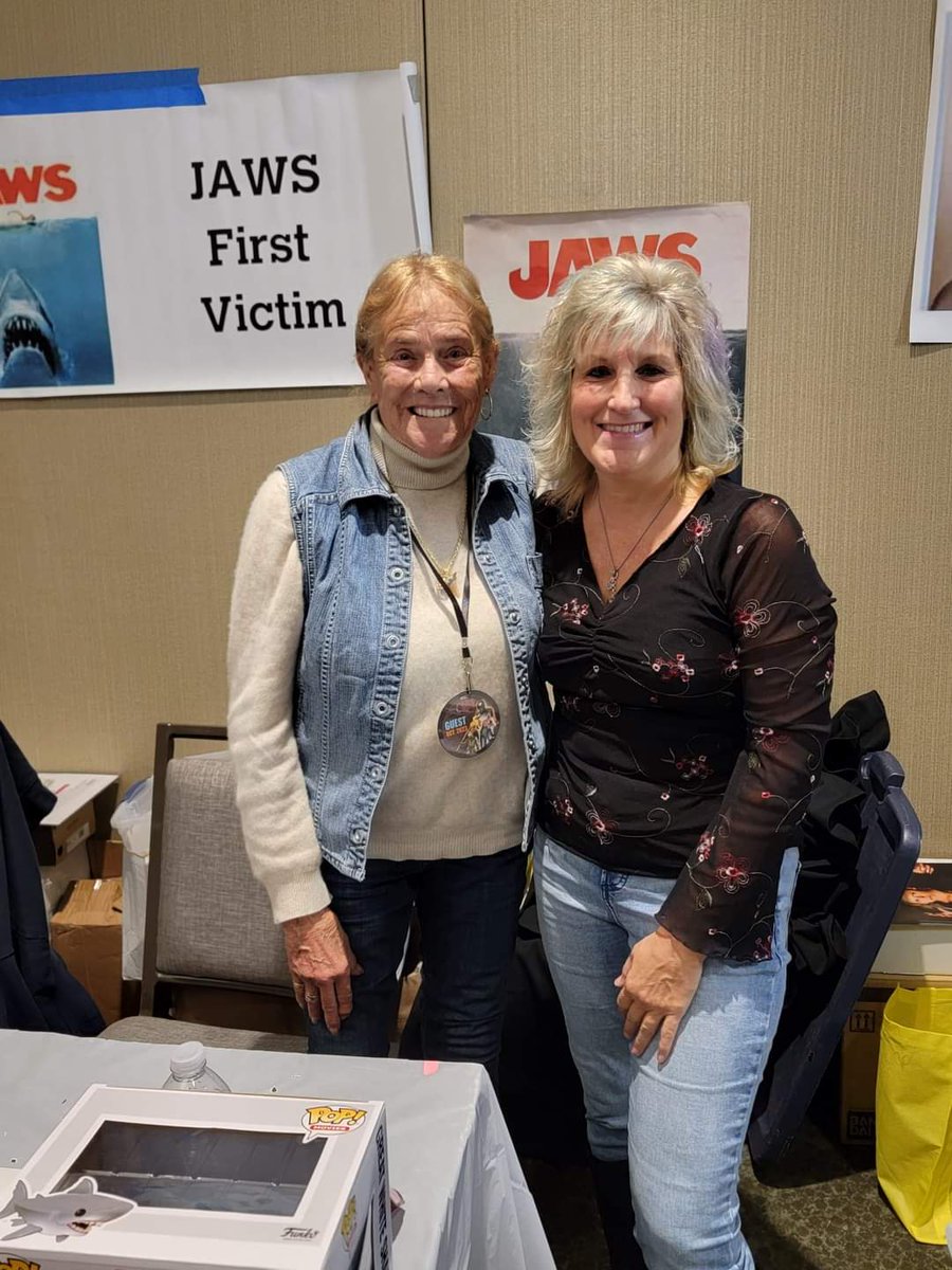 RIP Susan Backlinie! Honor 2 have met you! Couldn't be nicer! Thanks,4 being part of 1 of THE best movies ever, Jaws! U will never be 4gotten! 💔🙏🦈🐾🌊 #jaws #jawsmovie #stuntwoman #animaltrainer #jawsfirstvictim #chrissiewatkins #chillertheatreconvention #nj @ChillerTheatre