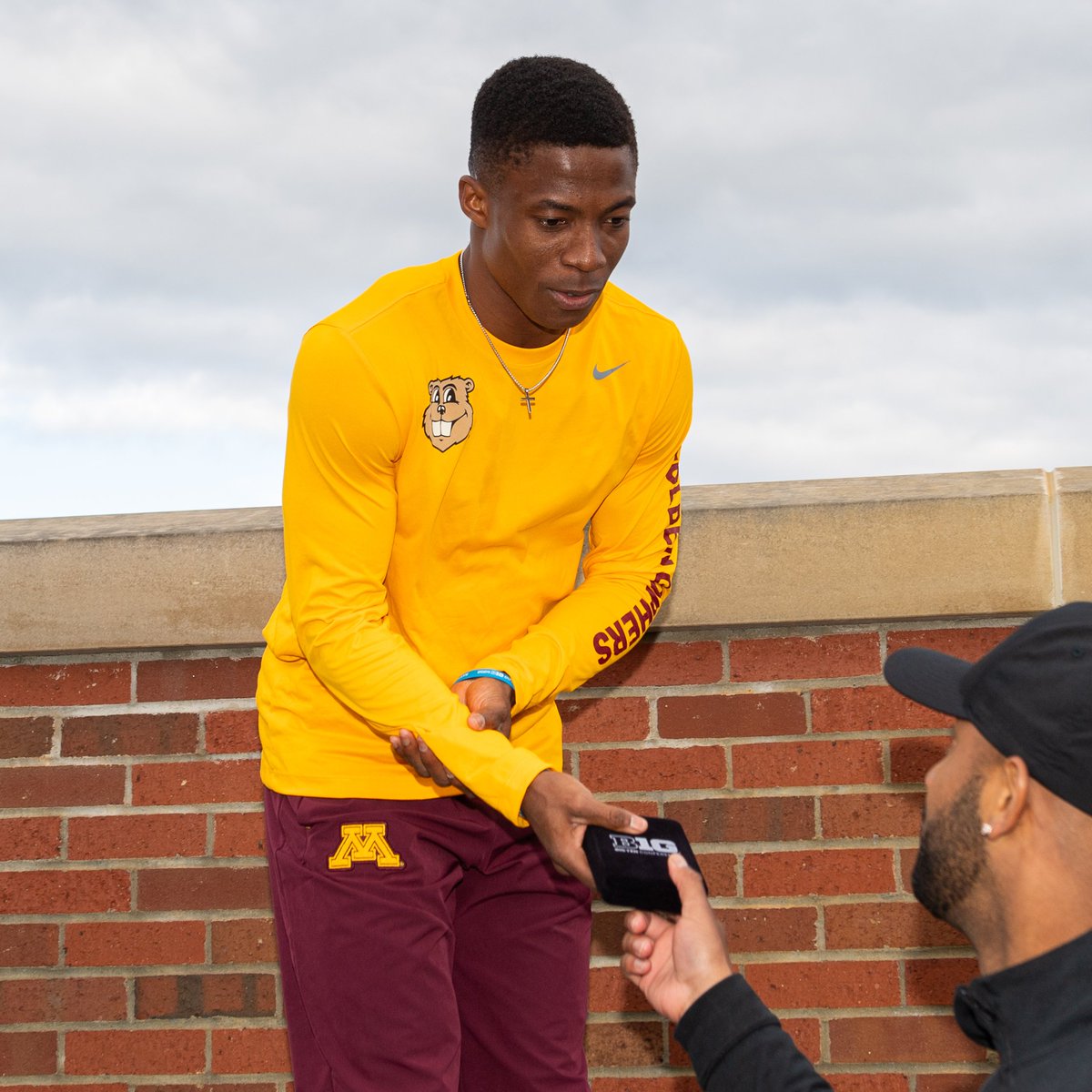 Day 2 in the books 〽 It's set to be an incredible finish tomorrow🏆 Dundon (3k steeplechase), Godfred (long jump) win event titles for #Gophers Saturday Recap:z.umn.edu/B1G-Day2