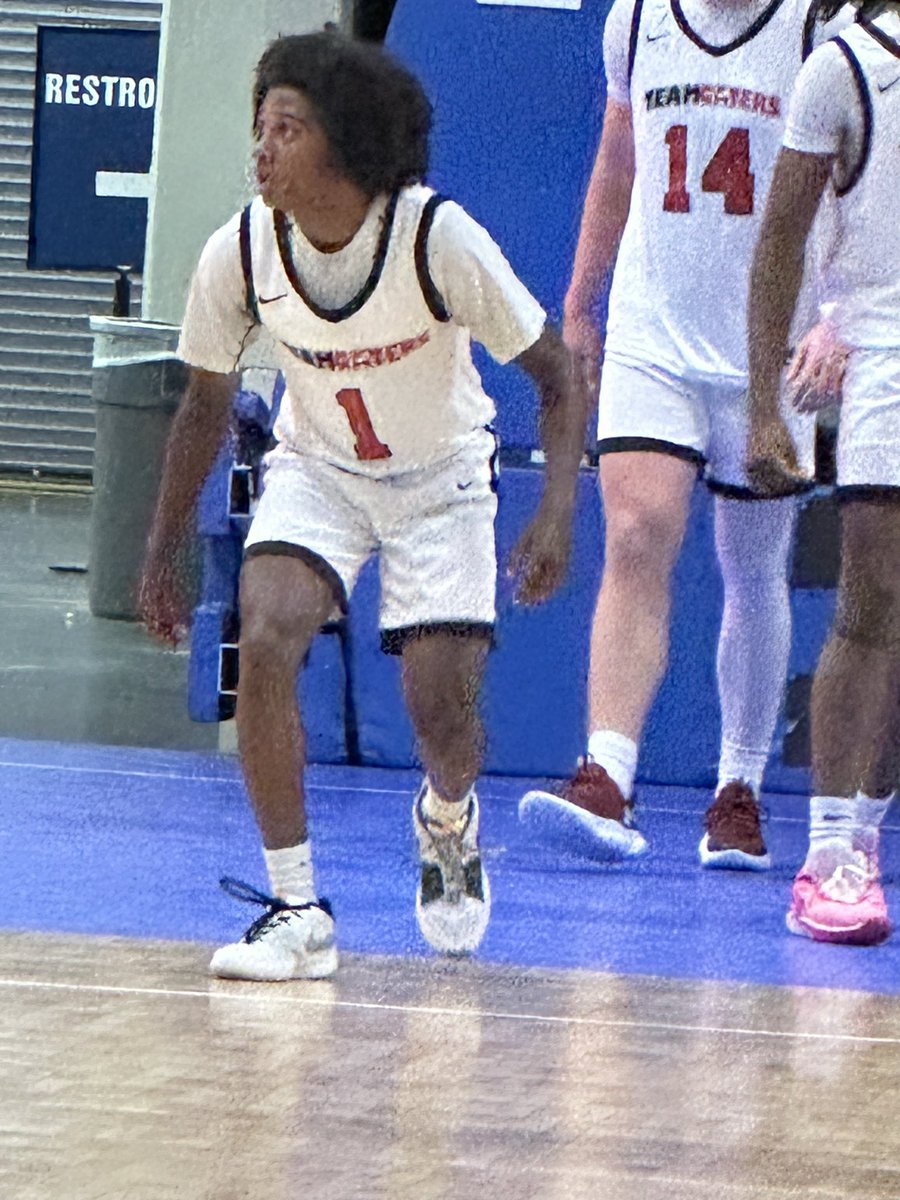 Team Gaters Black 17U guard Chris Mitchell has another gear - Great burst on change of pace, tough to stay in front of! #BIGSHOTS #Greensboromadness