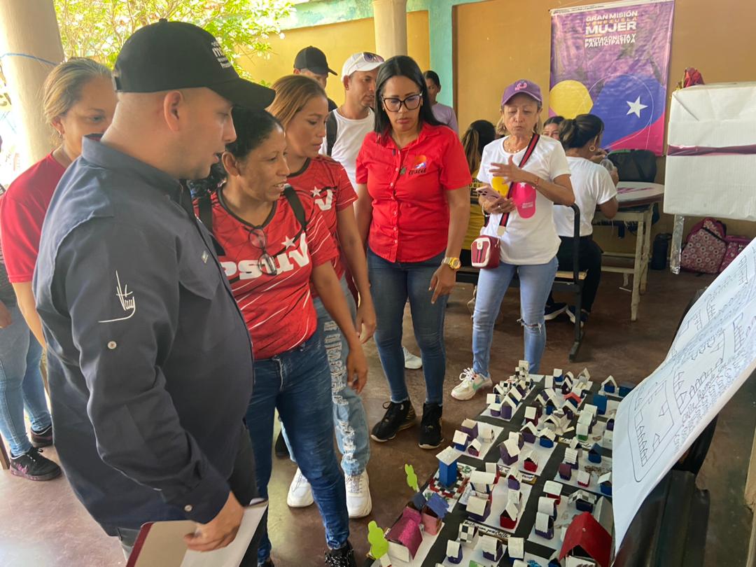 #Cojedes || Desde la Parroquia Libertad, Municipio Ricaurte, el Vicemin @EdgarBlanco_VE participó en el Plan Amor en Acción a las Víctimas del Bloqueo Económico, donde se atendieron a 186 familias con entregas de ayudas técnicas y jornadas de salud. #VenezuelaExpresiónCultural