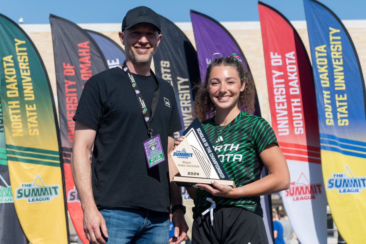 Let's hear it one more time for Claire Leach, our #SummitOTF women's Scholar of the Championship presented by @JLGArchitects 👏 #ReachTheSummit x #SummitOTF