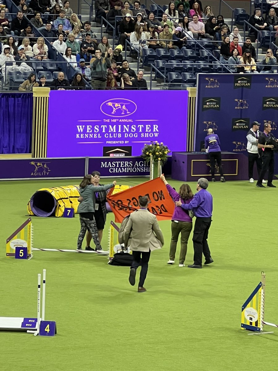 climate protestors at the #westminsterdogshow 🐶