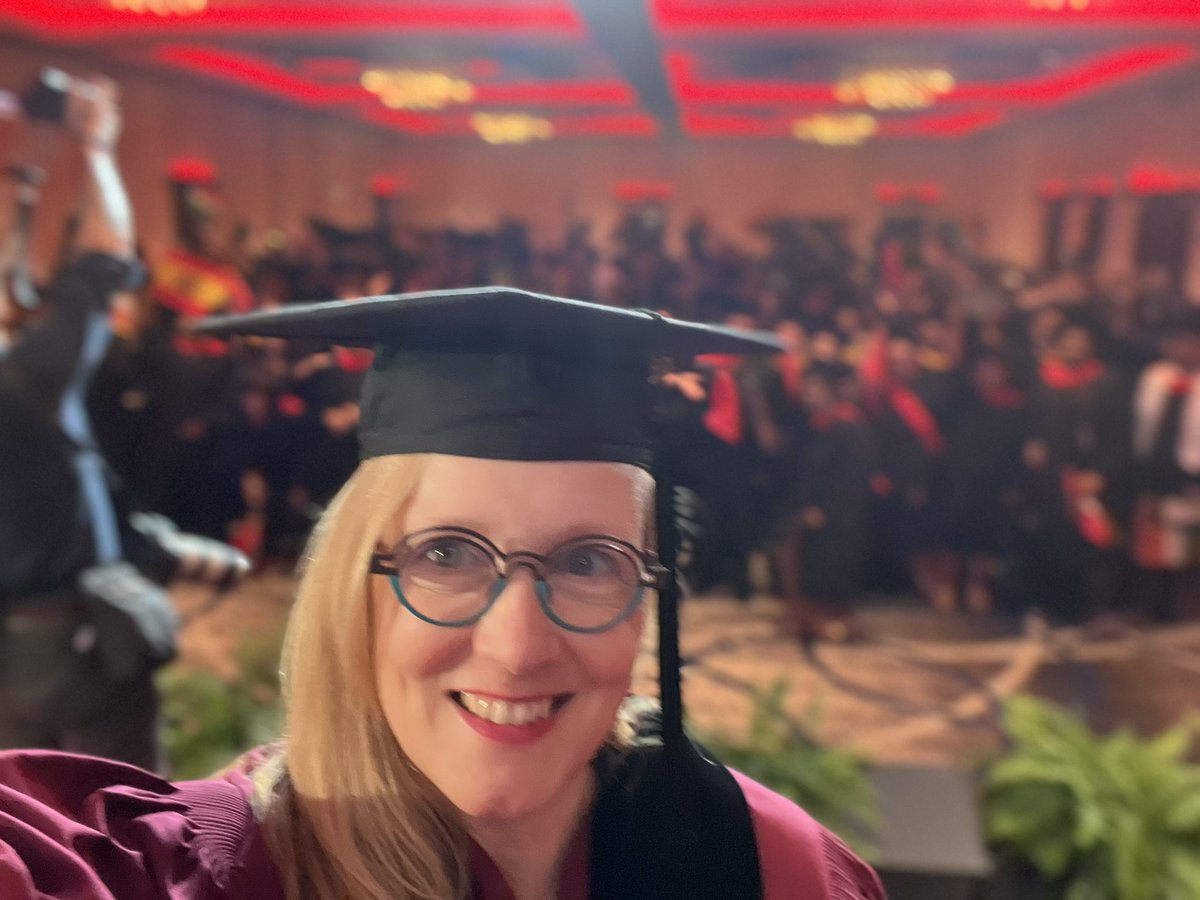 Congratulations to the Northeastern Masters of Computer Science and Masters of Data Analytics  on their Grad today! Such an honour to provide your convocation speech. ❤️ @Northeastern #bCTech #BCEconomy #fastestgrowingtechsector #beautifulBC