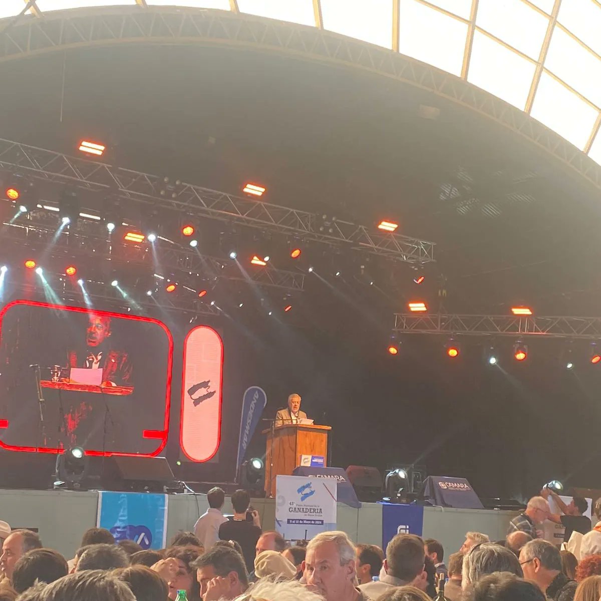 ¡Celebrando junto a los alvearenses en la Fiesta Nacional de la Ganadería! 

🤝🏻 Con el compromiso de ampliar nuestra matriz productiva, estamos impulsando programas para fortalecer el sector agroganadero en el Sur de la provincia. 

 ¡Juntos construimos un futuro próspero! ✨️