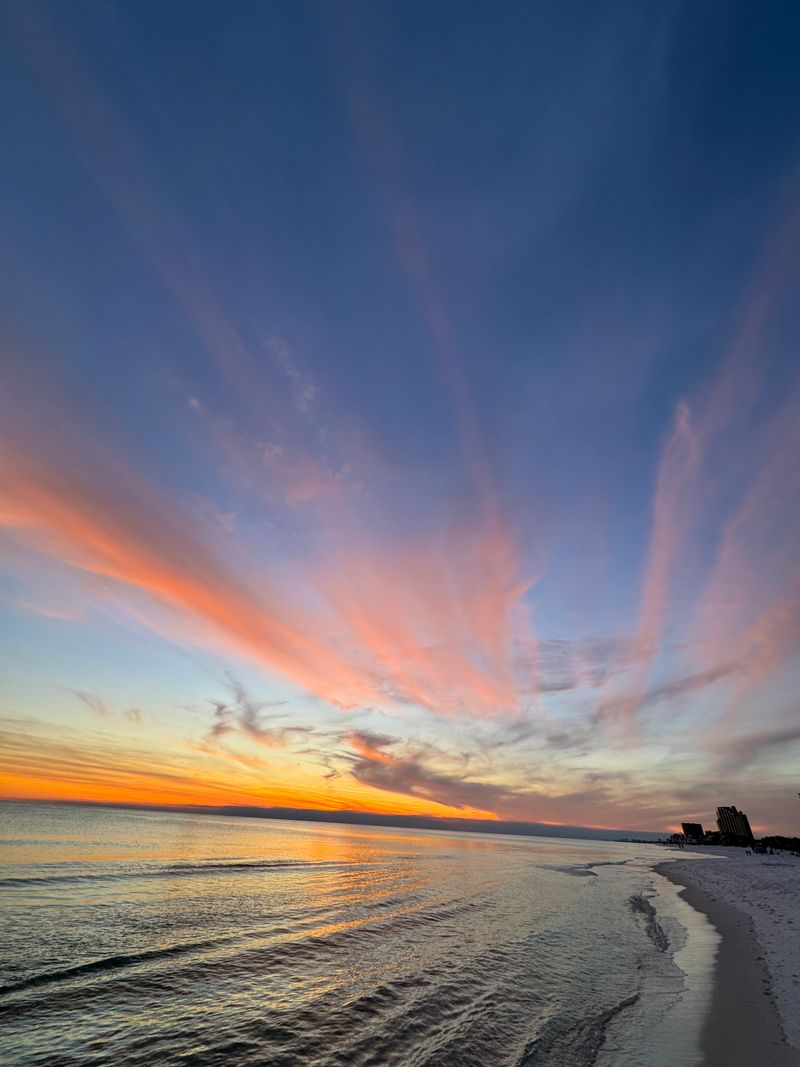 Don't mind us, we're just admiring these beachfront sunsets at Hilton Sandestin ✨🌅 bit.ly/HSBpackages #SouthWalton #loveFL @VisitFlorida @ShareaLittleSun @SouthWalton @HiltonHotels